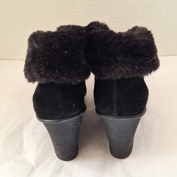 B Makowsky Nellie Black Suede Oxford Wedge Booties 7.5 - Picture 4 of 11